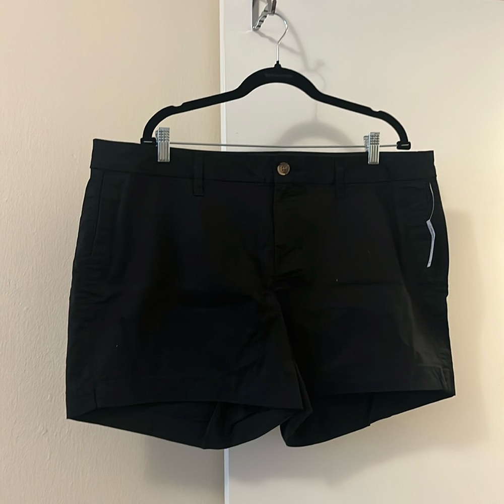NWT Old Navy Black Everyday Short - size 16